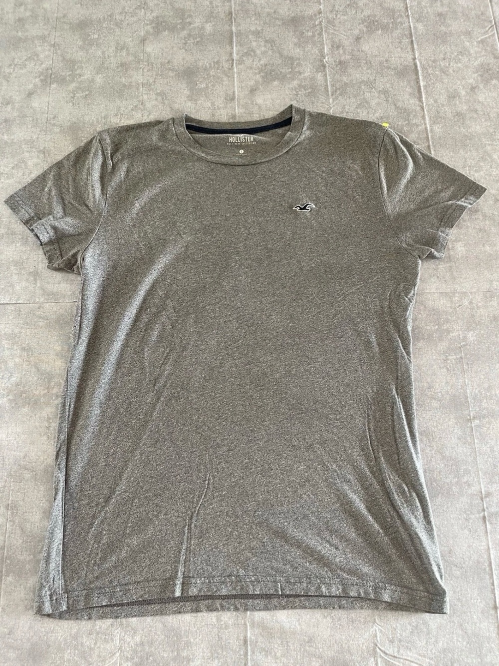 Hollister Men’s Charcoal Gray Crew Tee